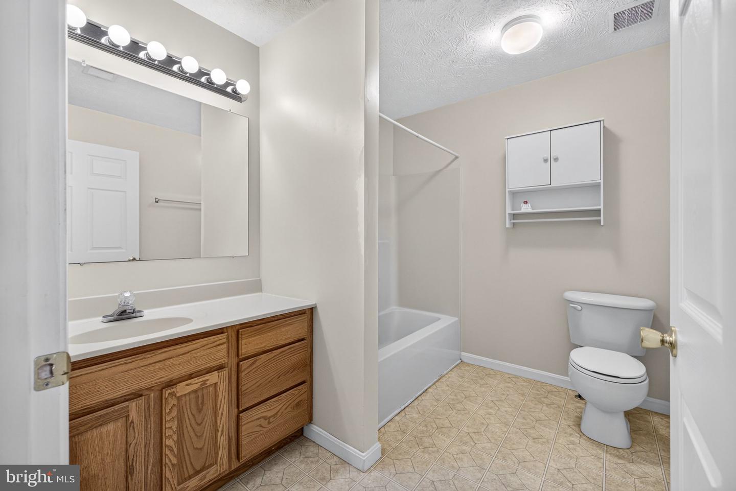 108 Tyler Cir #f-2 Property Photo 33