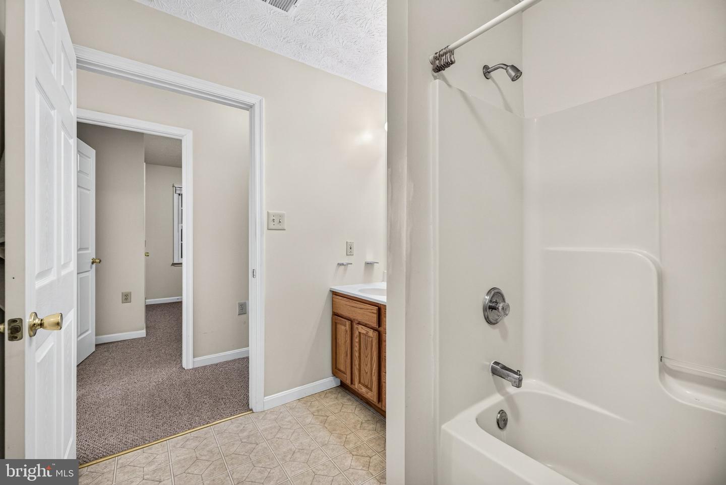 108 Tyler Cir #f-2 Property Photo 34
