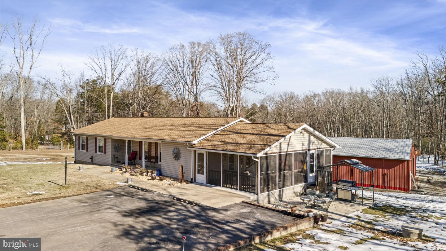 10205 Elys Ford Rd Property Photo 4