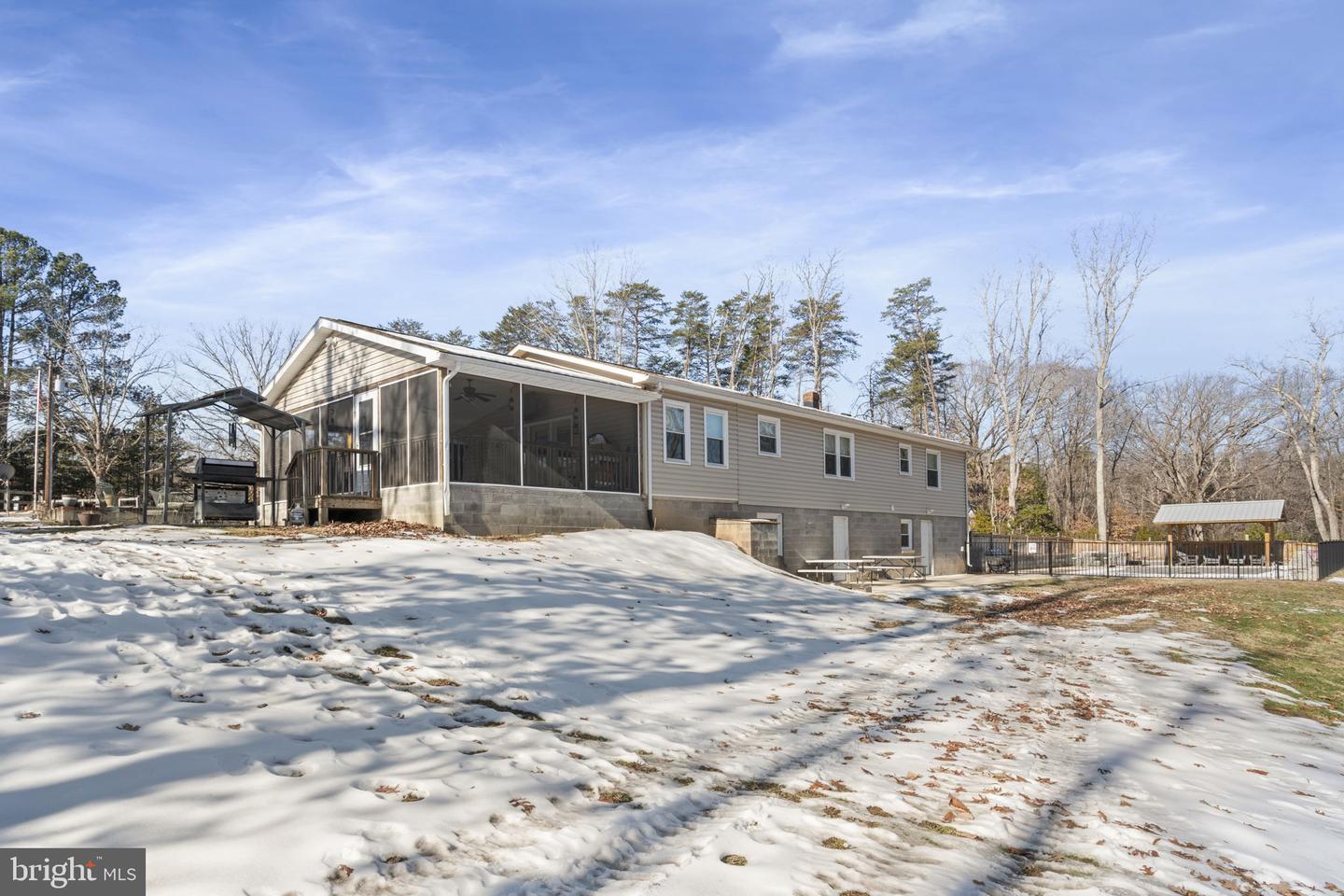10205 Elys Ford Rd Property Photo 5