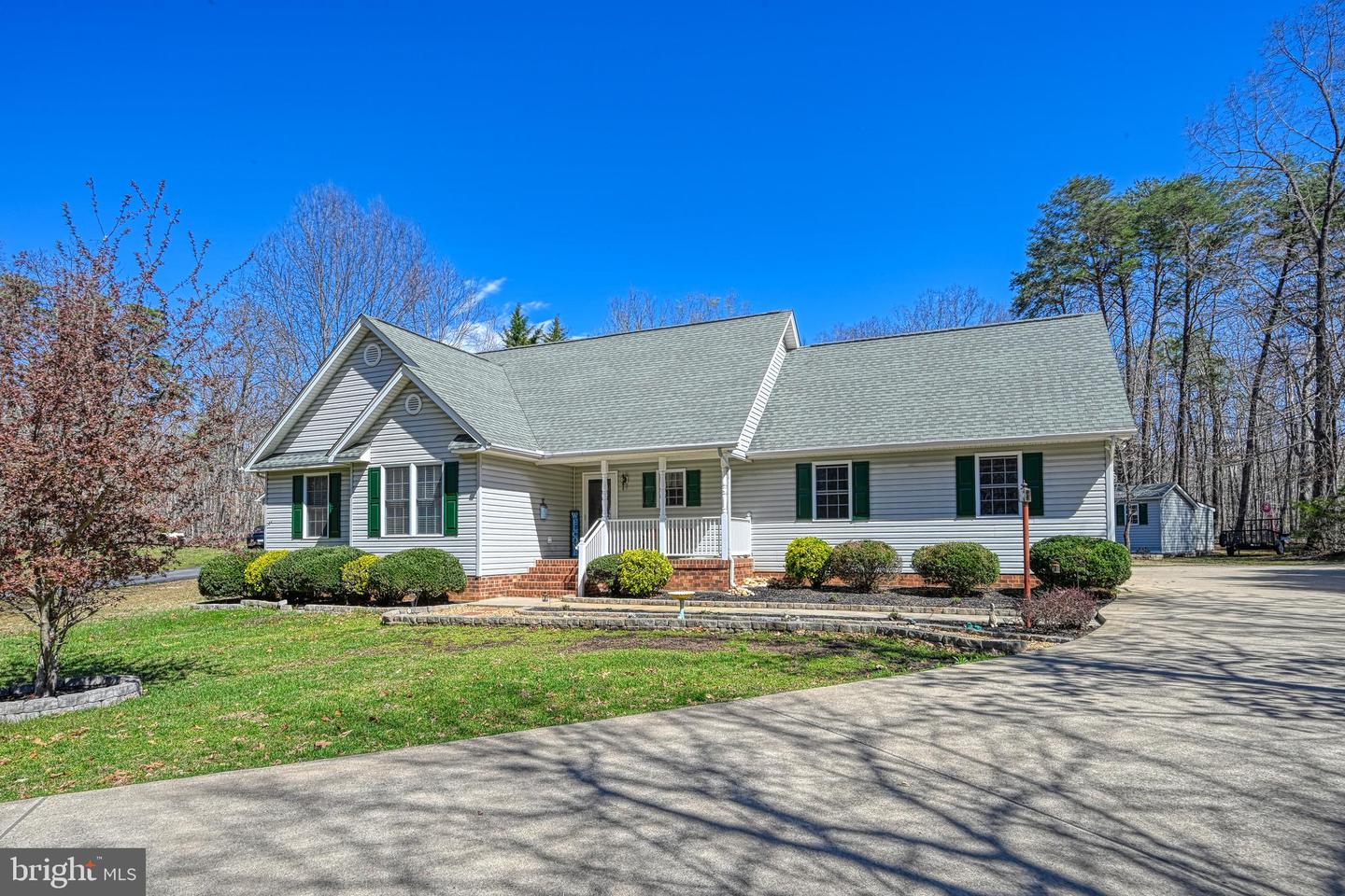 2513 Lakeside Woods Dr Property Photo
