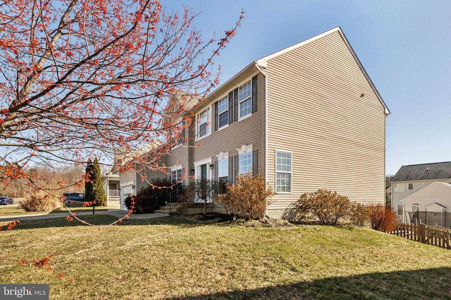 10325 Lees Crossing Ln Property Photo 3