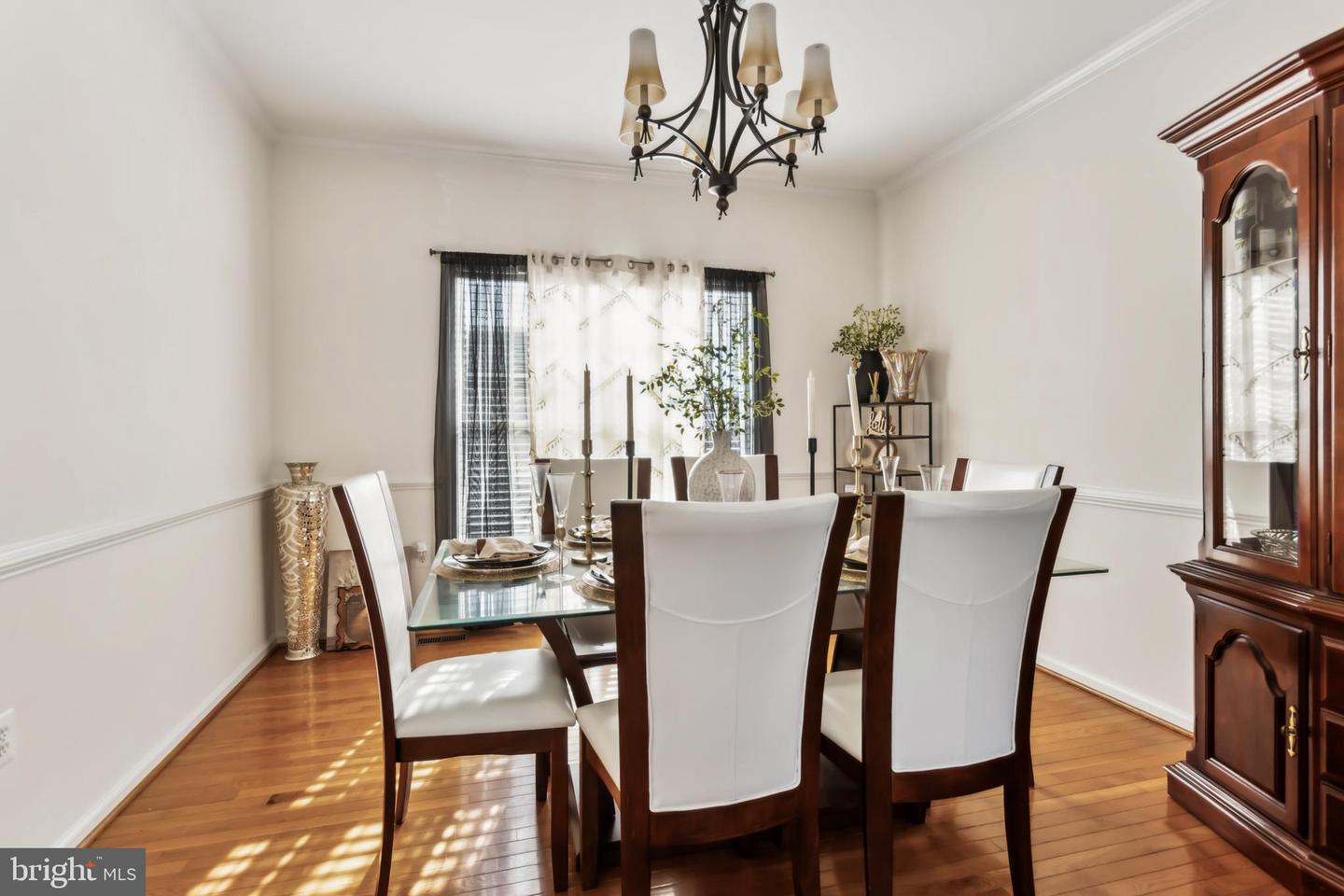 10325 Lees Crossing Ln Property Photo 4