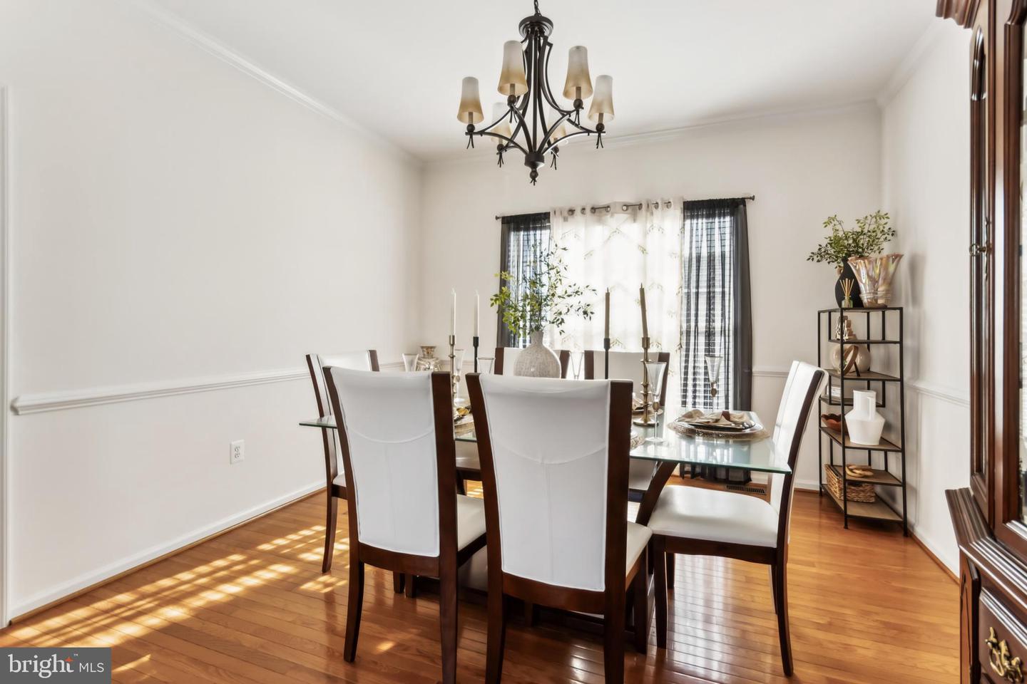 10325 Lees Crossing Ln Property Photo 5