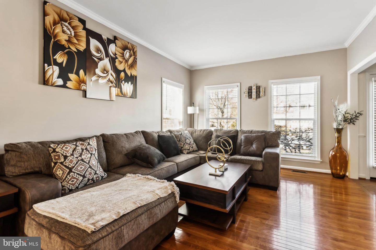 10325 Lees Crossing Ln Property Photo 6