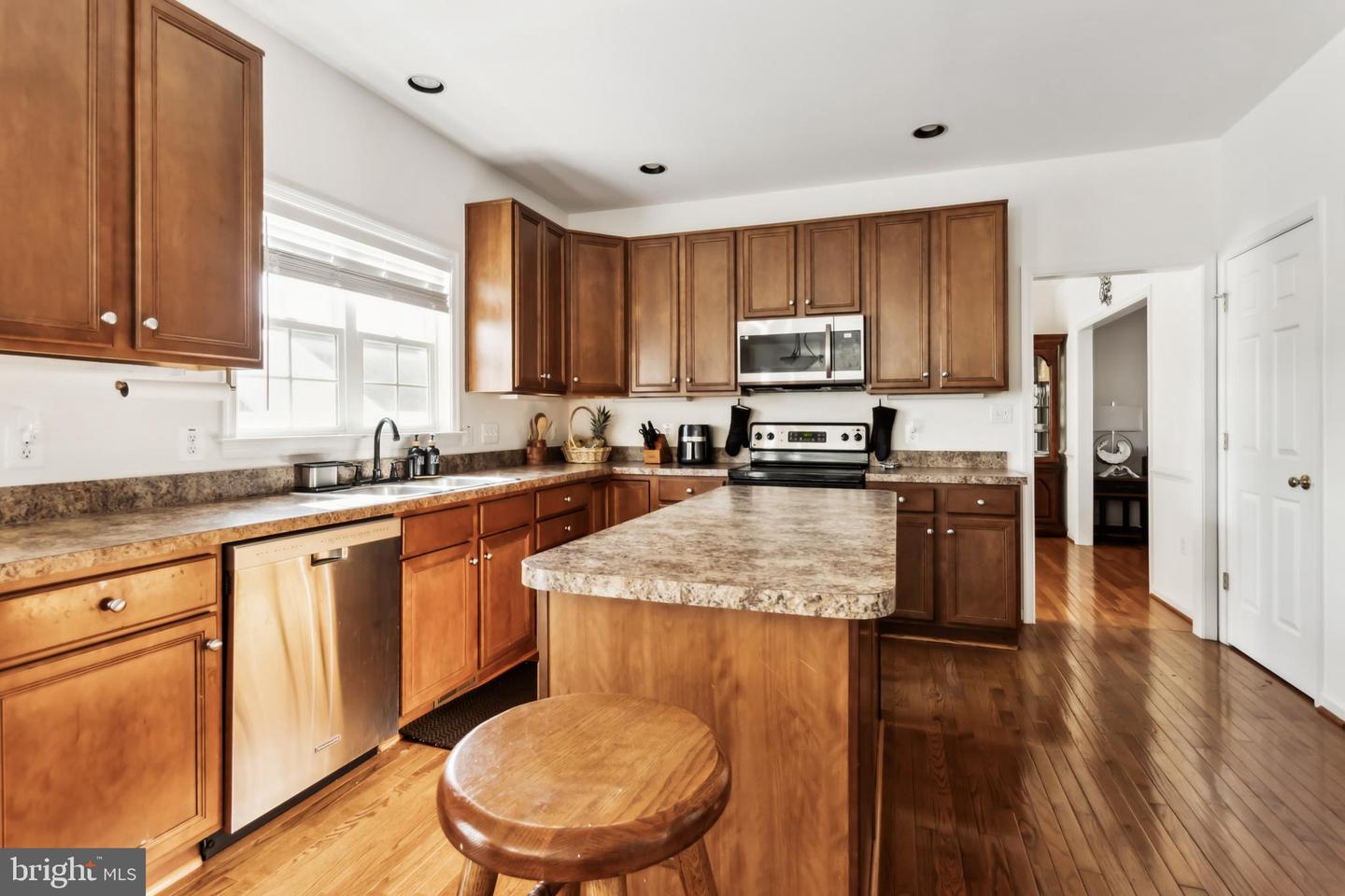 10325 Lees Crossing Ln Property Photo 7