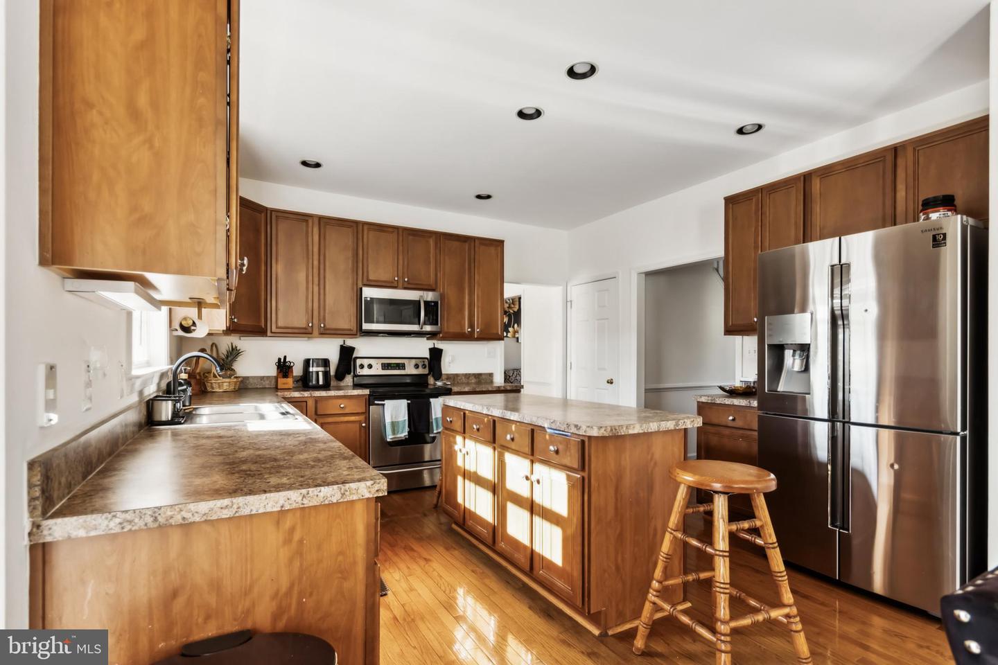 10325 Lees Crossing Ln Property Photo 8