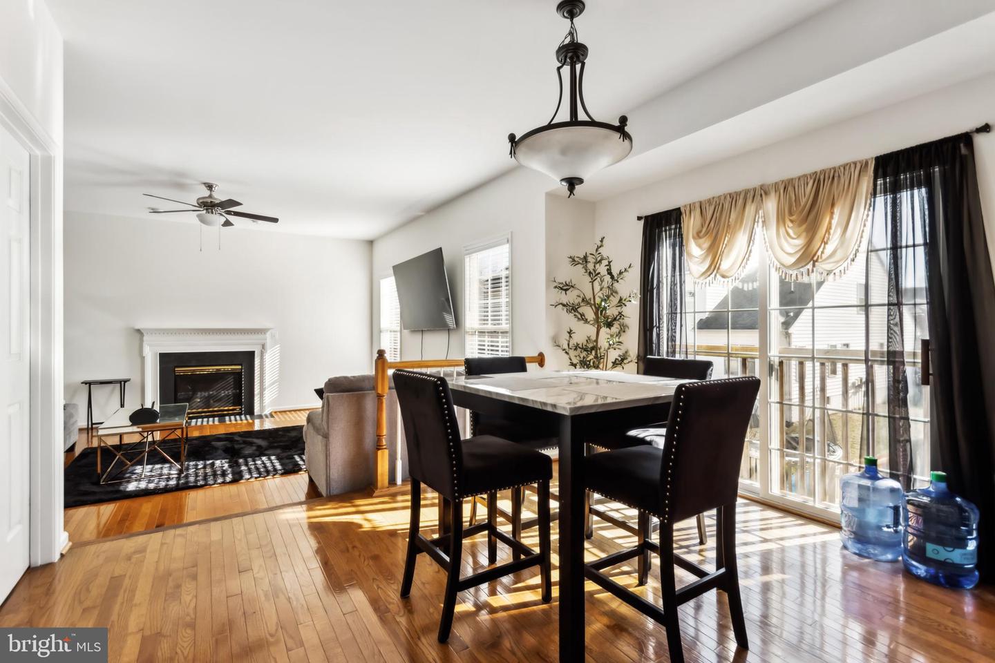 10325 Lees Crossing Ln Property Photo 9