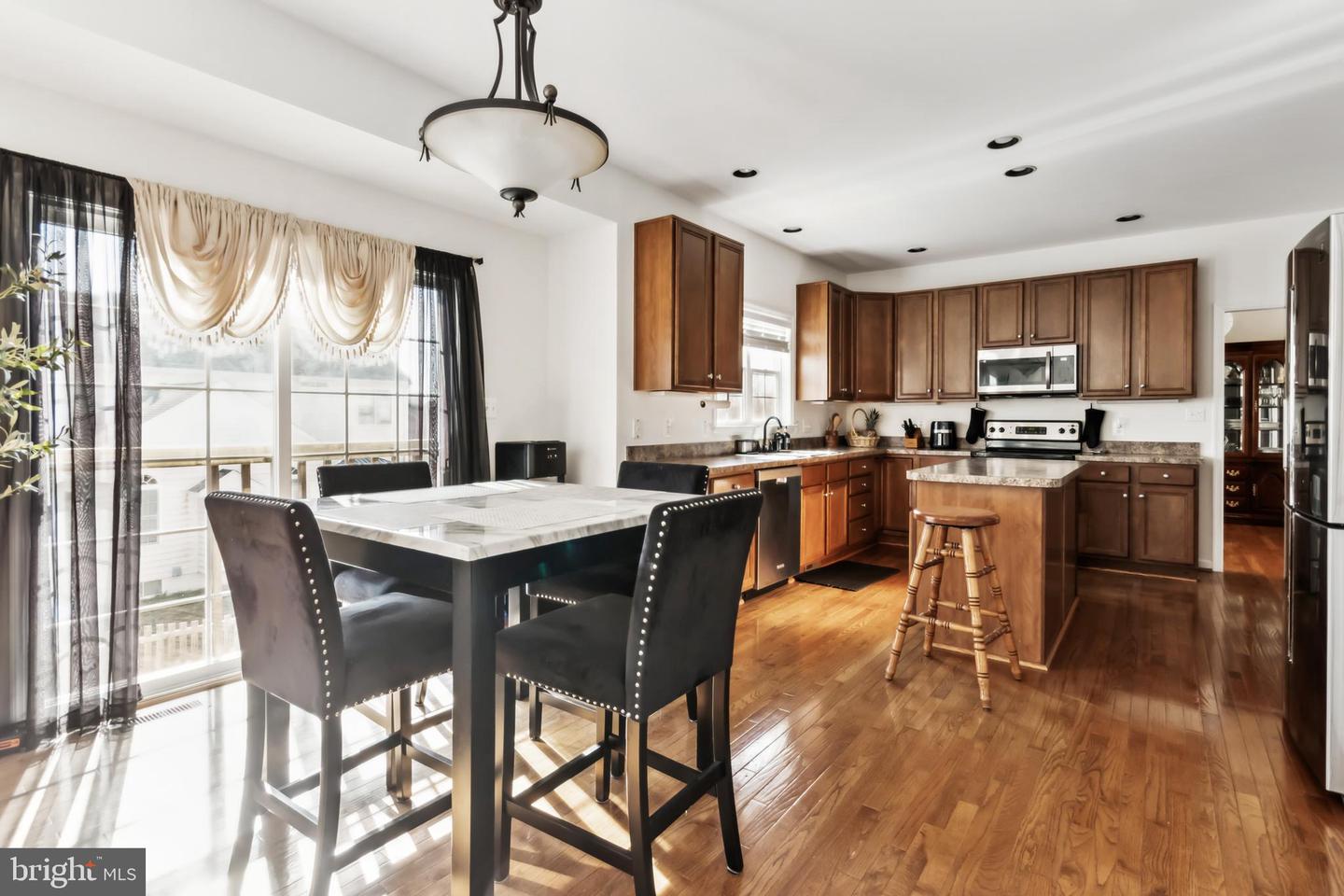 10325 Lees Crossing Ln Property Photo 10