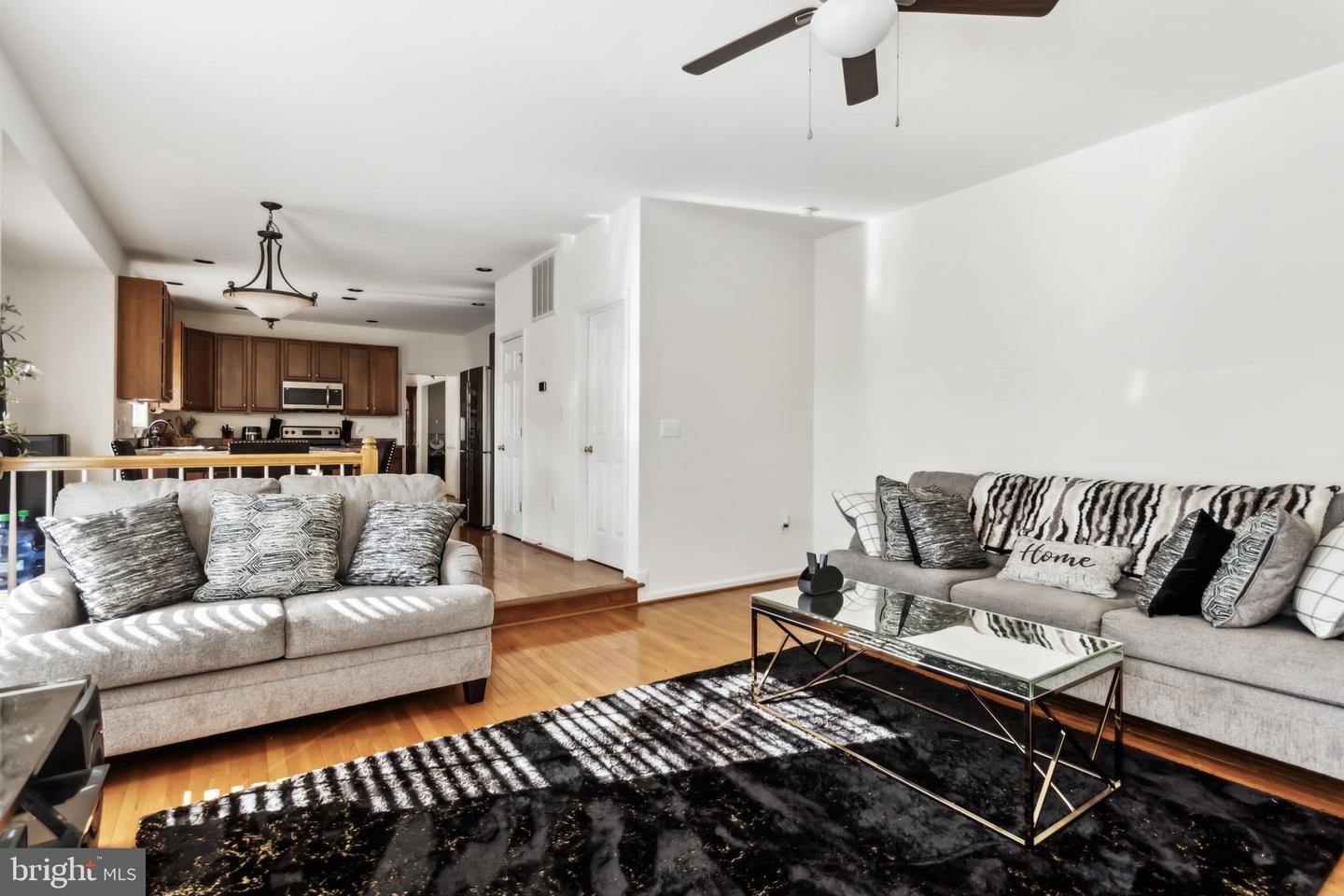 10325 Lees Crossing Ln Property Photo 12