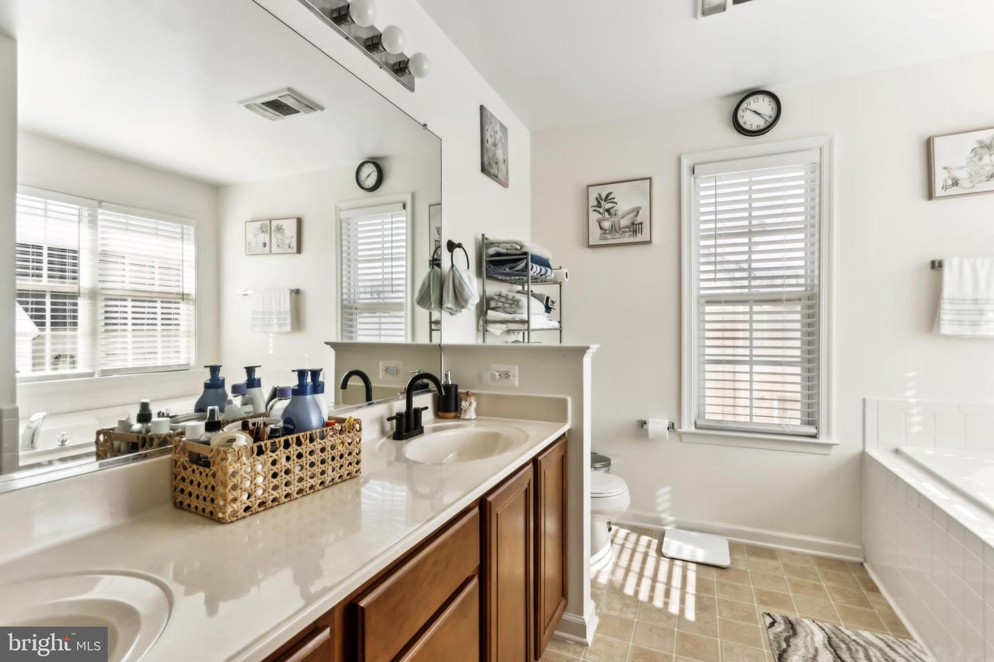 10325 Lees Crossing Ln Property Photo 16