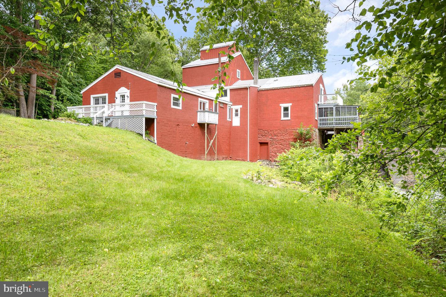 6908 S Roxbury Mill Rd Property Photo 5