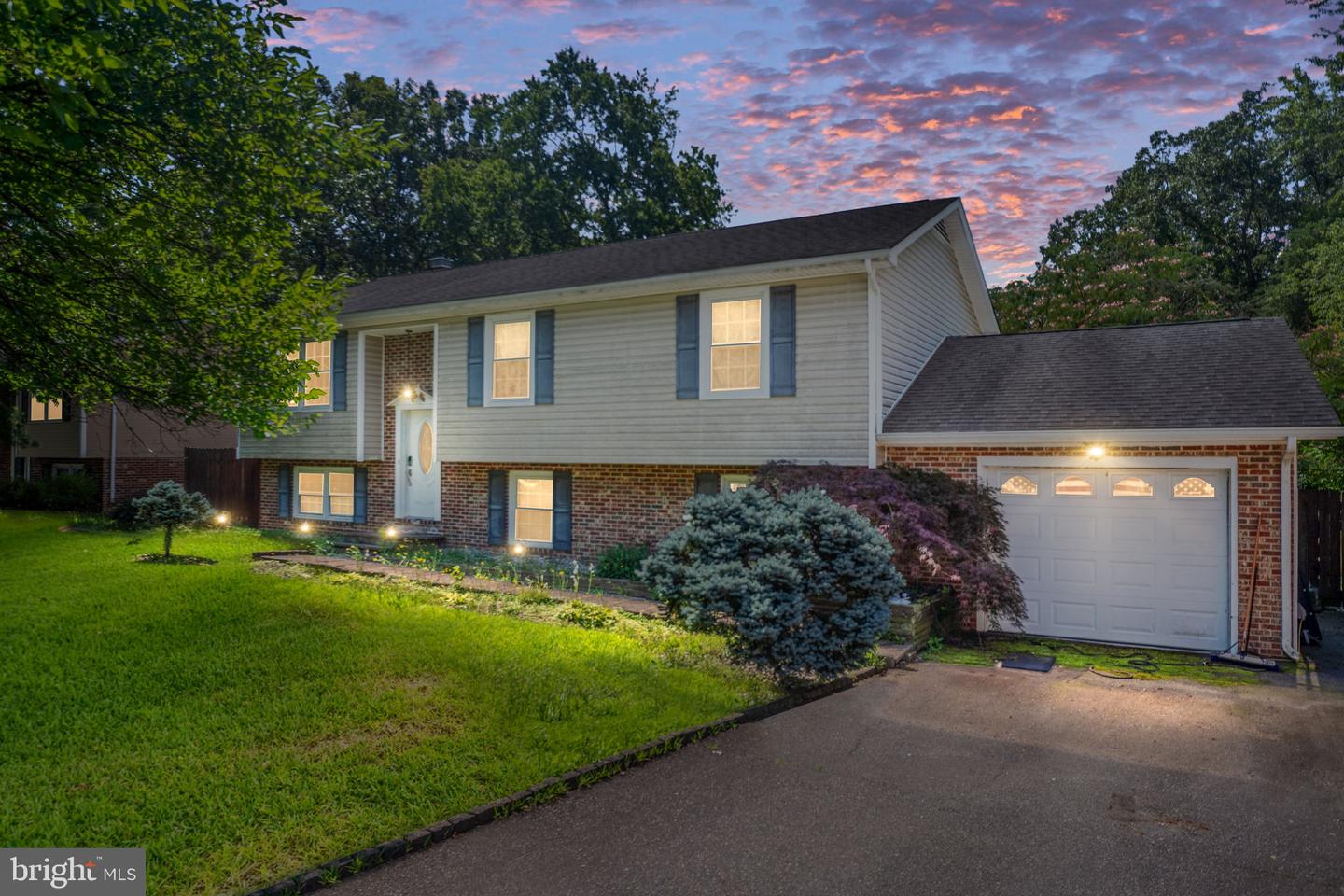 102 BREEZEWOOD DR Property Photo 1
