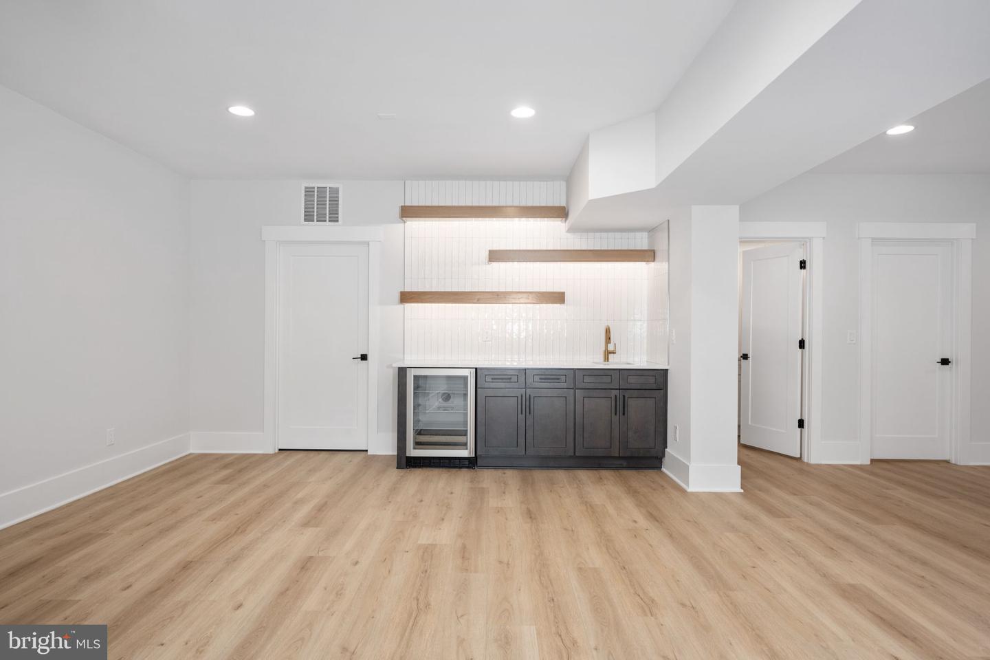 8639 Rosni Way Property Photo 10