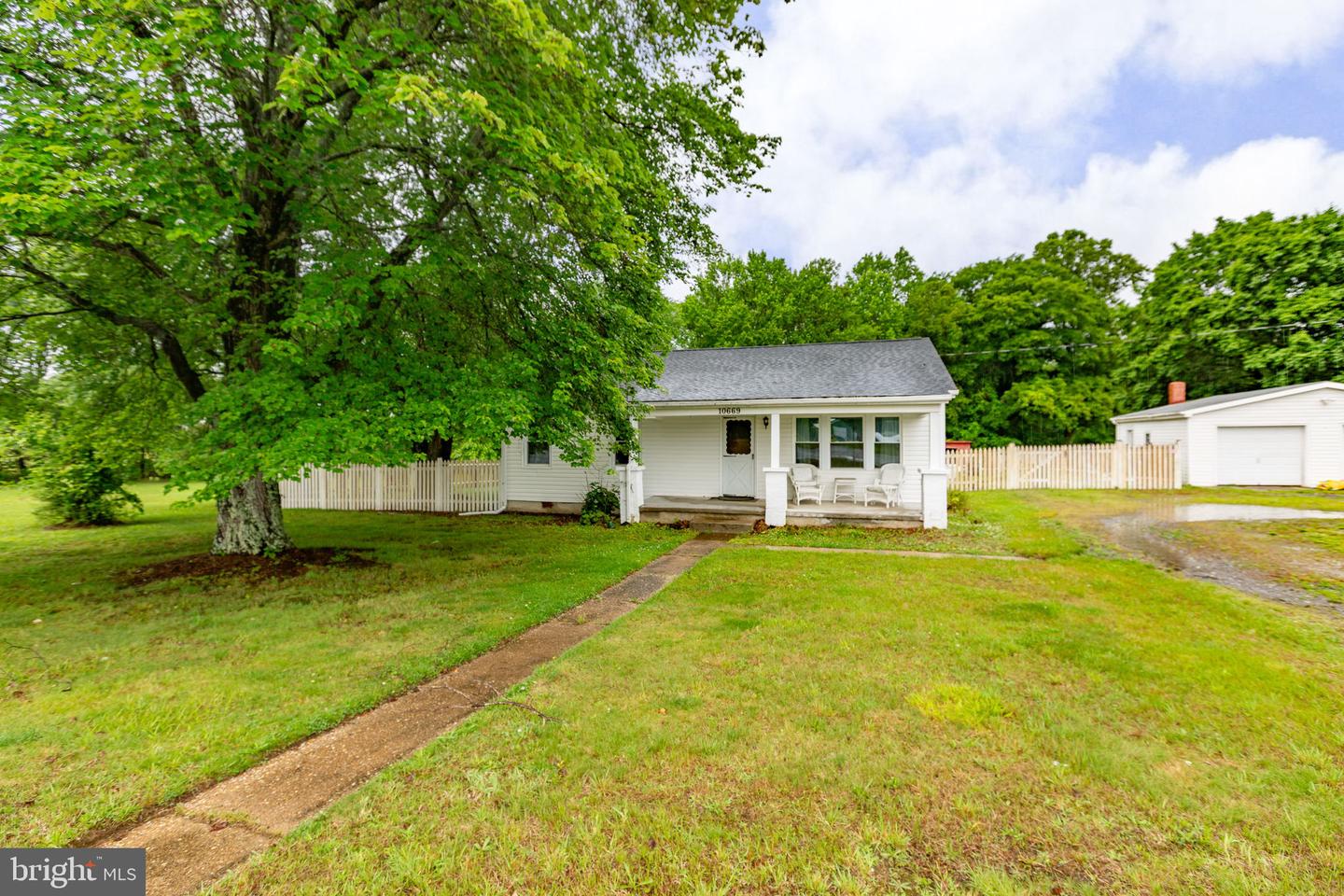 10669 Post Oak Rd Property Photo 1