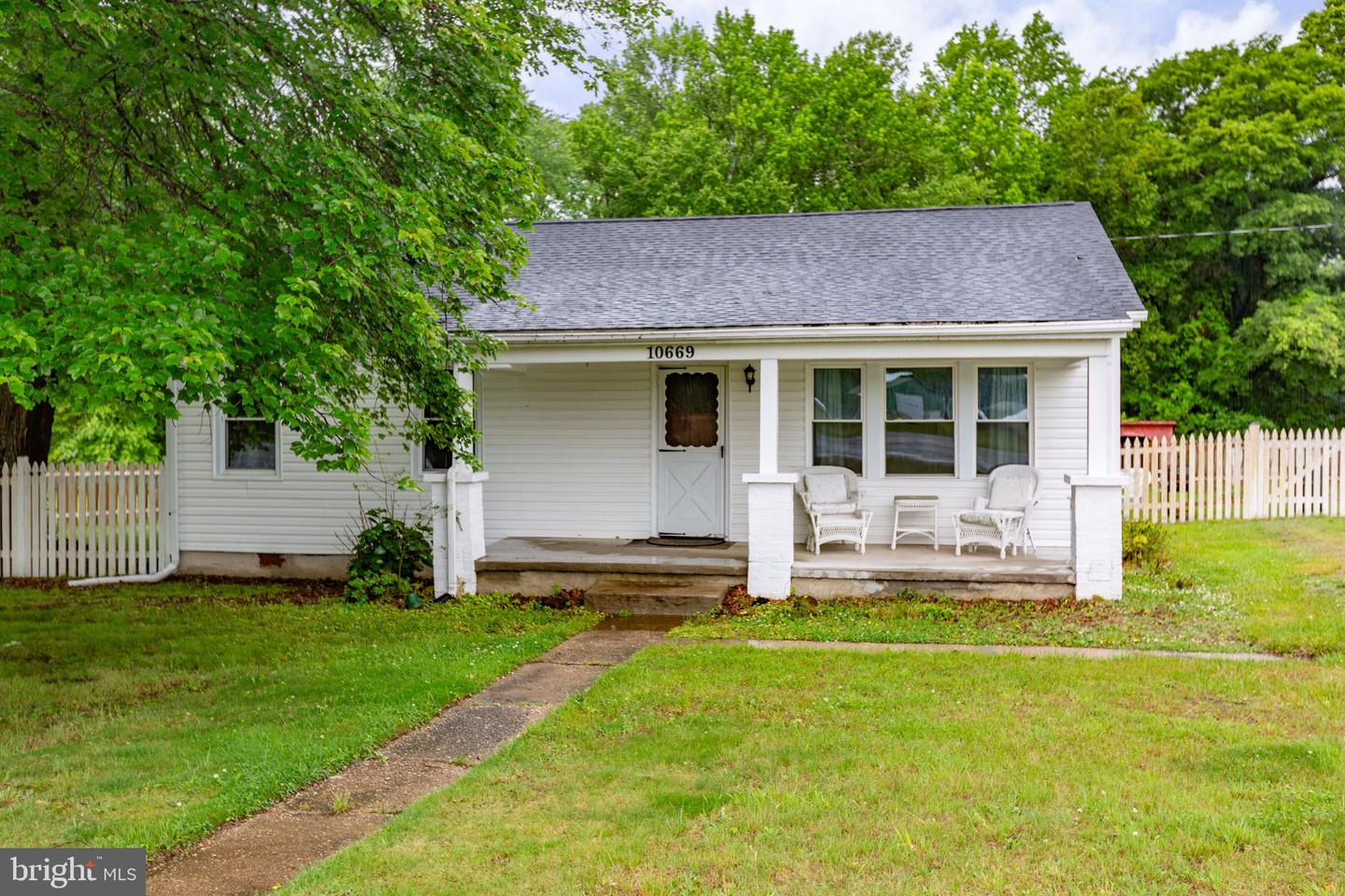 10669 Post Oak Rd Property Photo 3