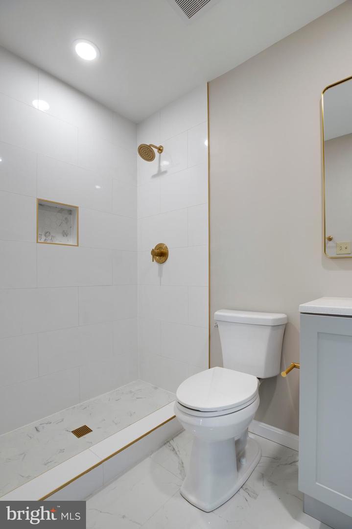 322 Clay St Property Photo 32