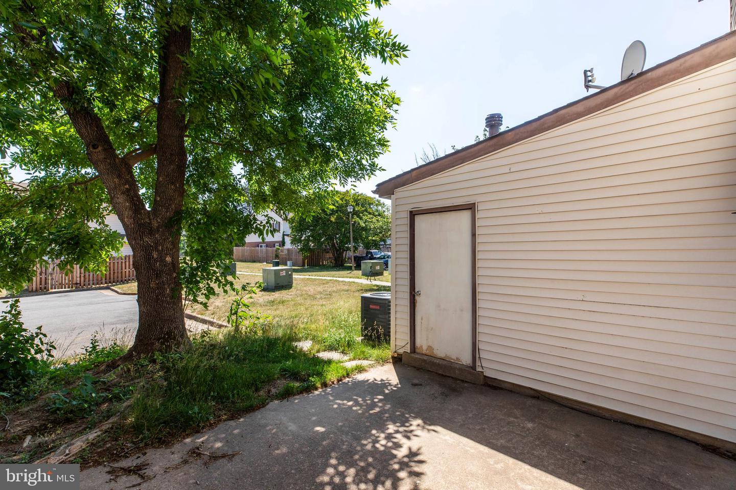 322 Clay St Property Photo 33