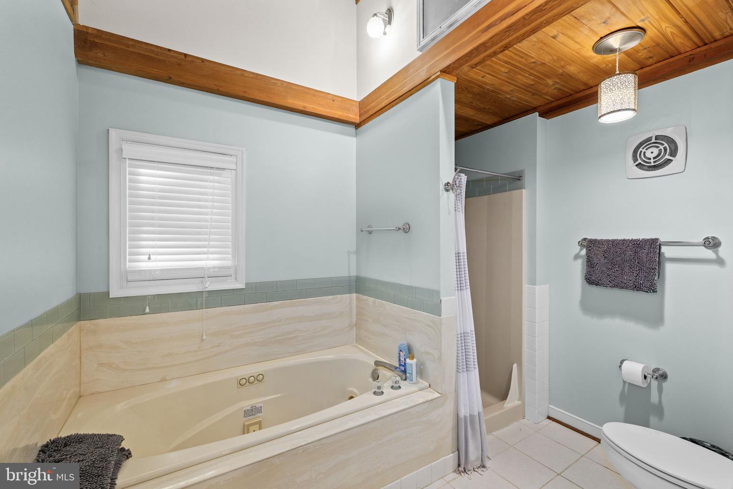 6406 Carter Ln Property Photo 36