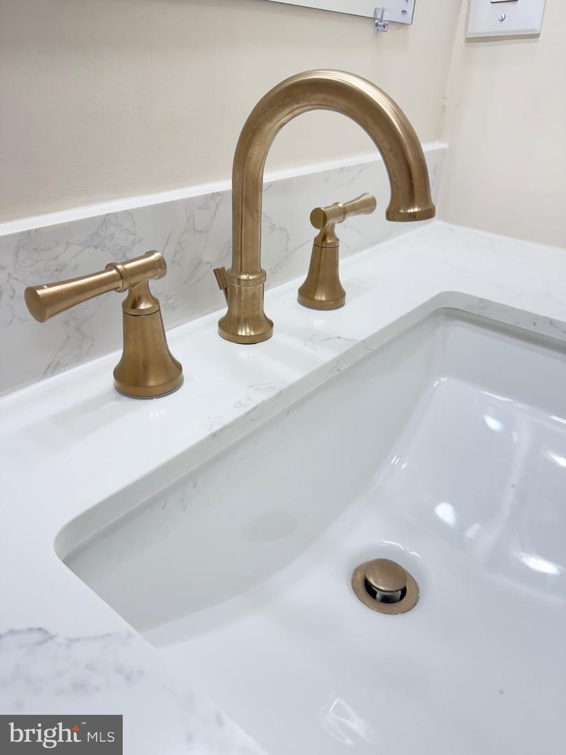 5703 Westchester Ln Property Photo 3