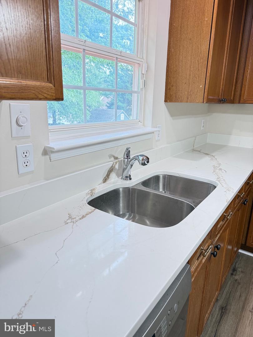 5703 Westchester Ln Property Photo 5