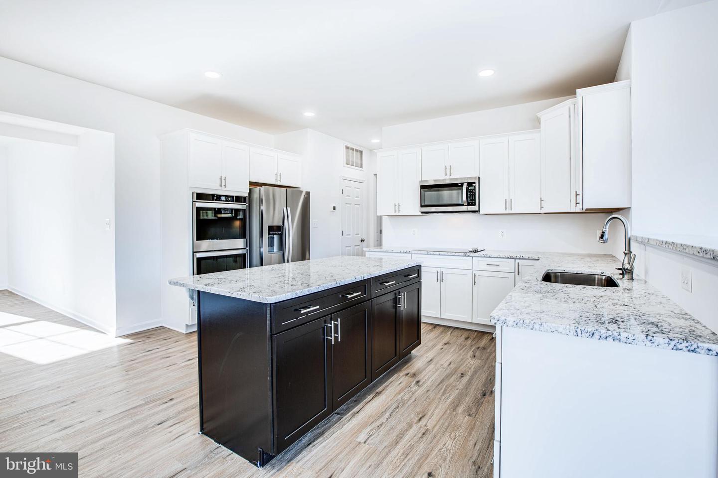 12423 Josephine Ln Property Photo 11