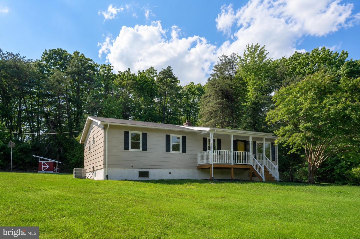 9600 Honeysuckle Rd Property Photo 1