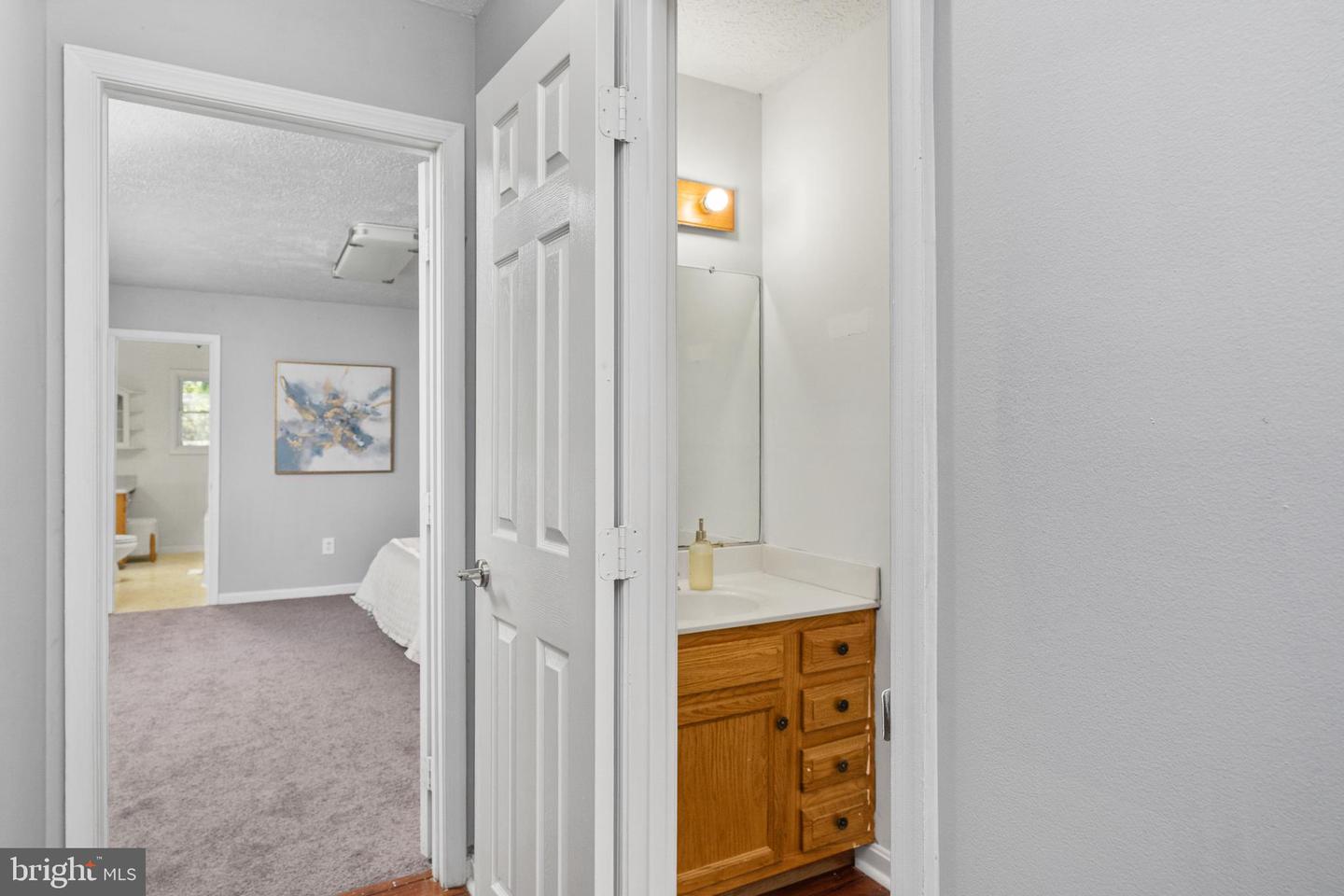 111 Pender St Property Photo 8