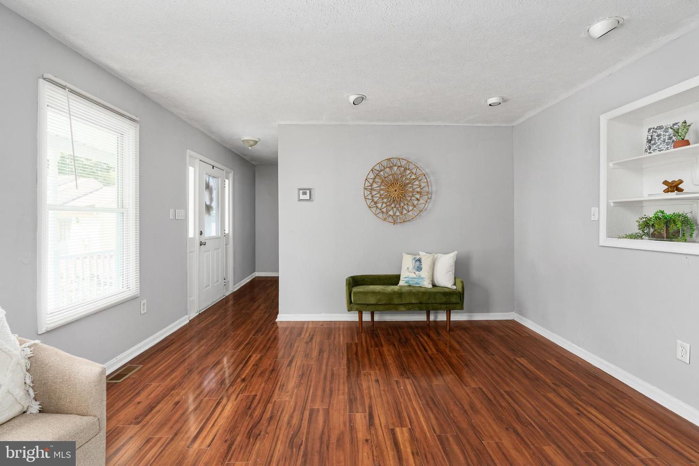 111 Pender St Property Photo 12
