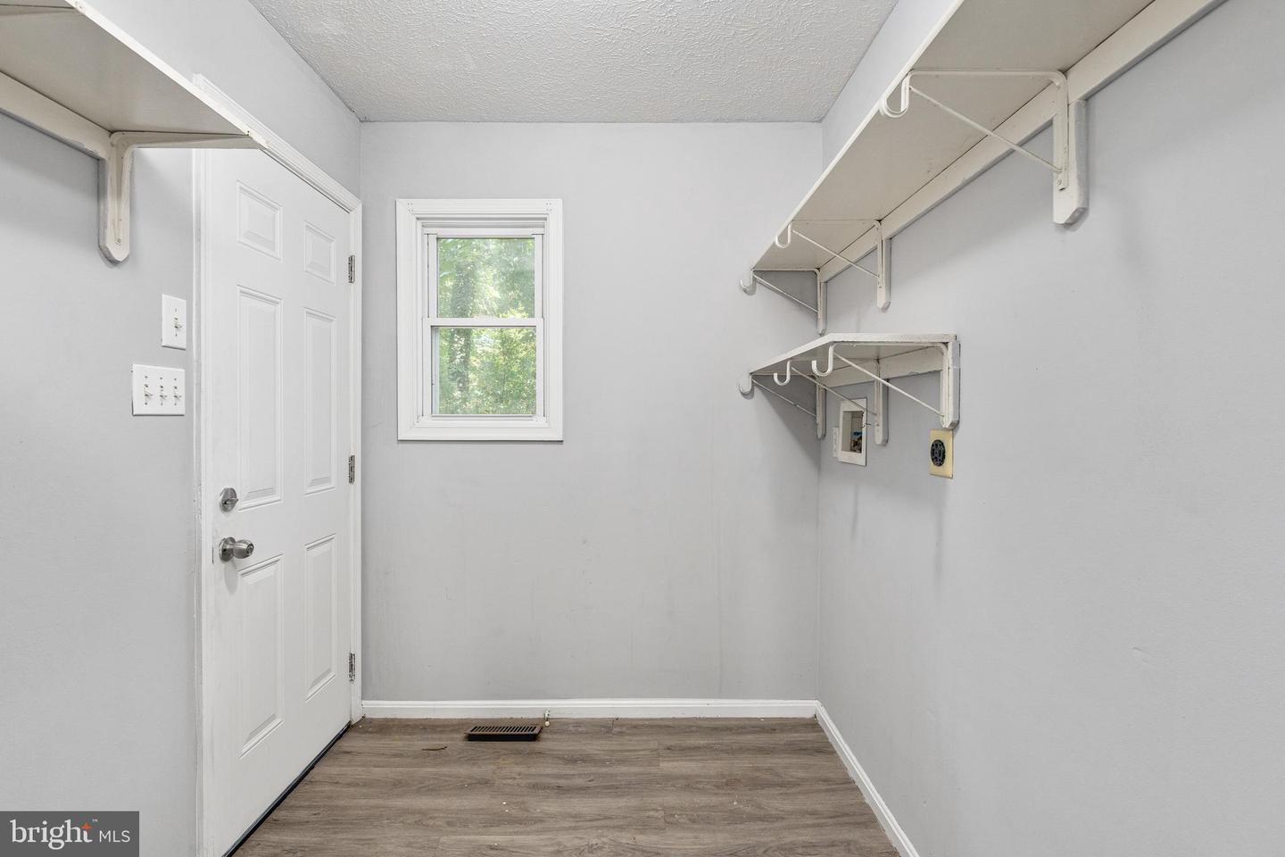 111 Pender St Property Photo 19