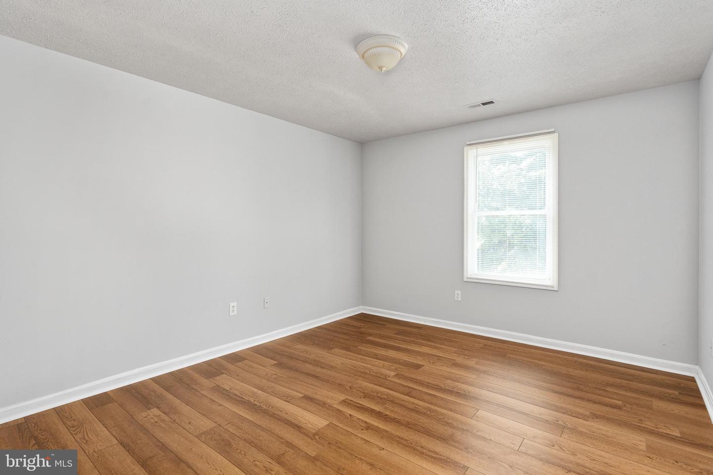 111 Pender St Property Photo 25
