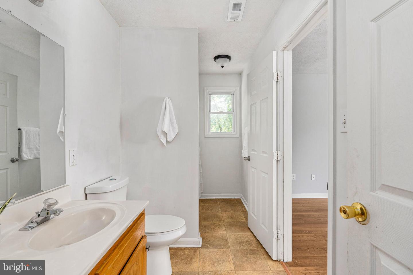 111 Pender St Property Photo 34