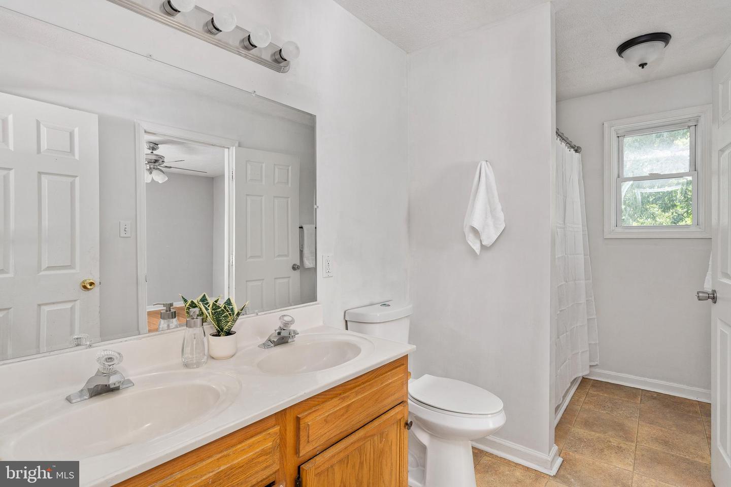 111 Pender St Property Photo 35