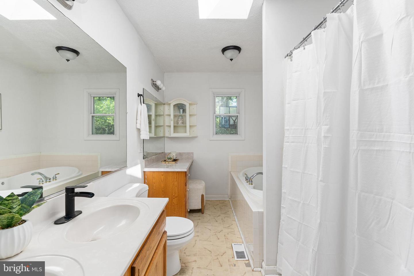 111 Pender St Property Photo 40