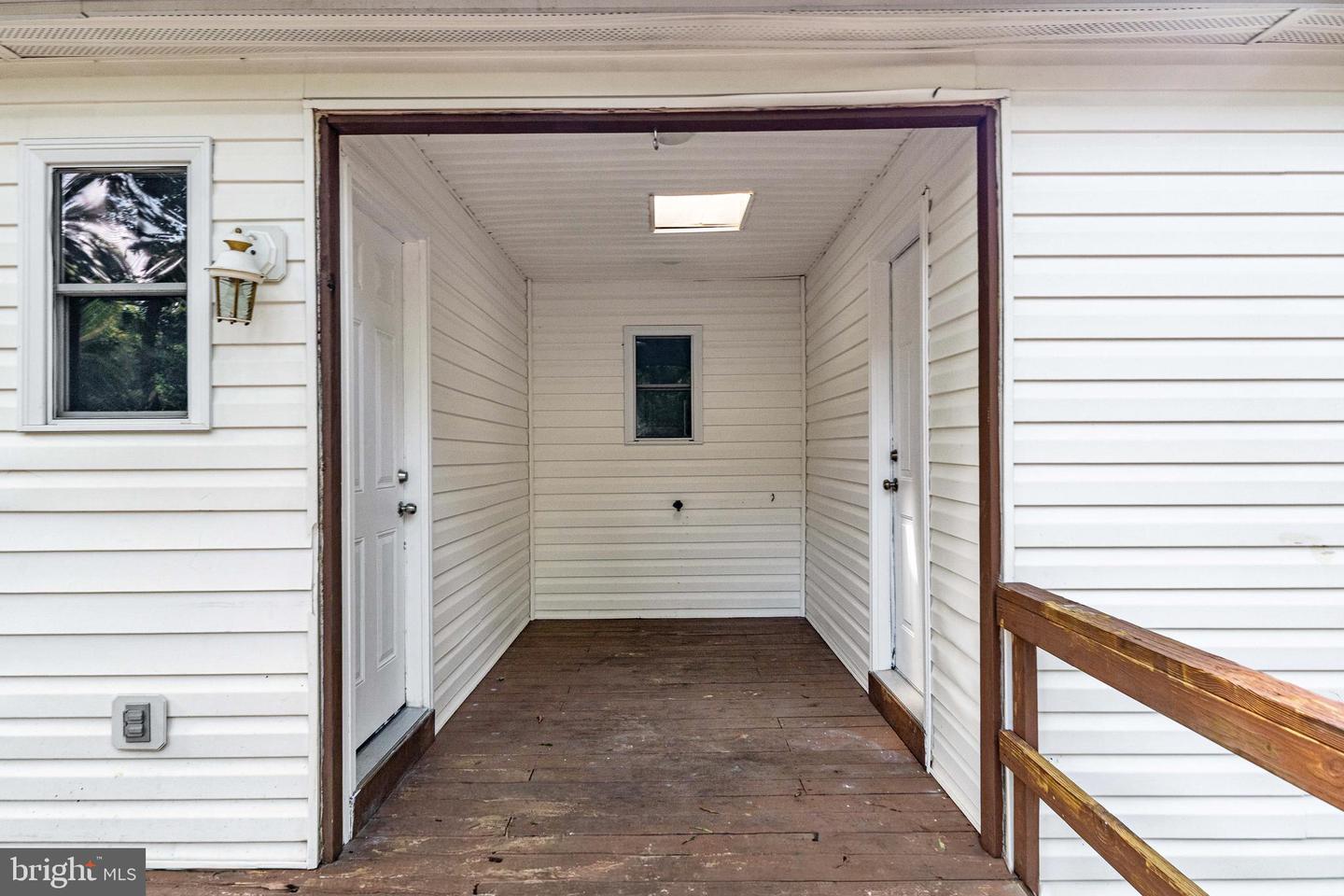 111 Pender St Property Photo 44