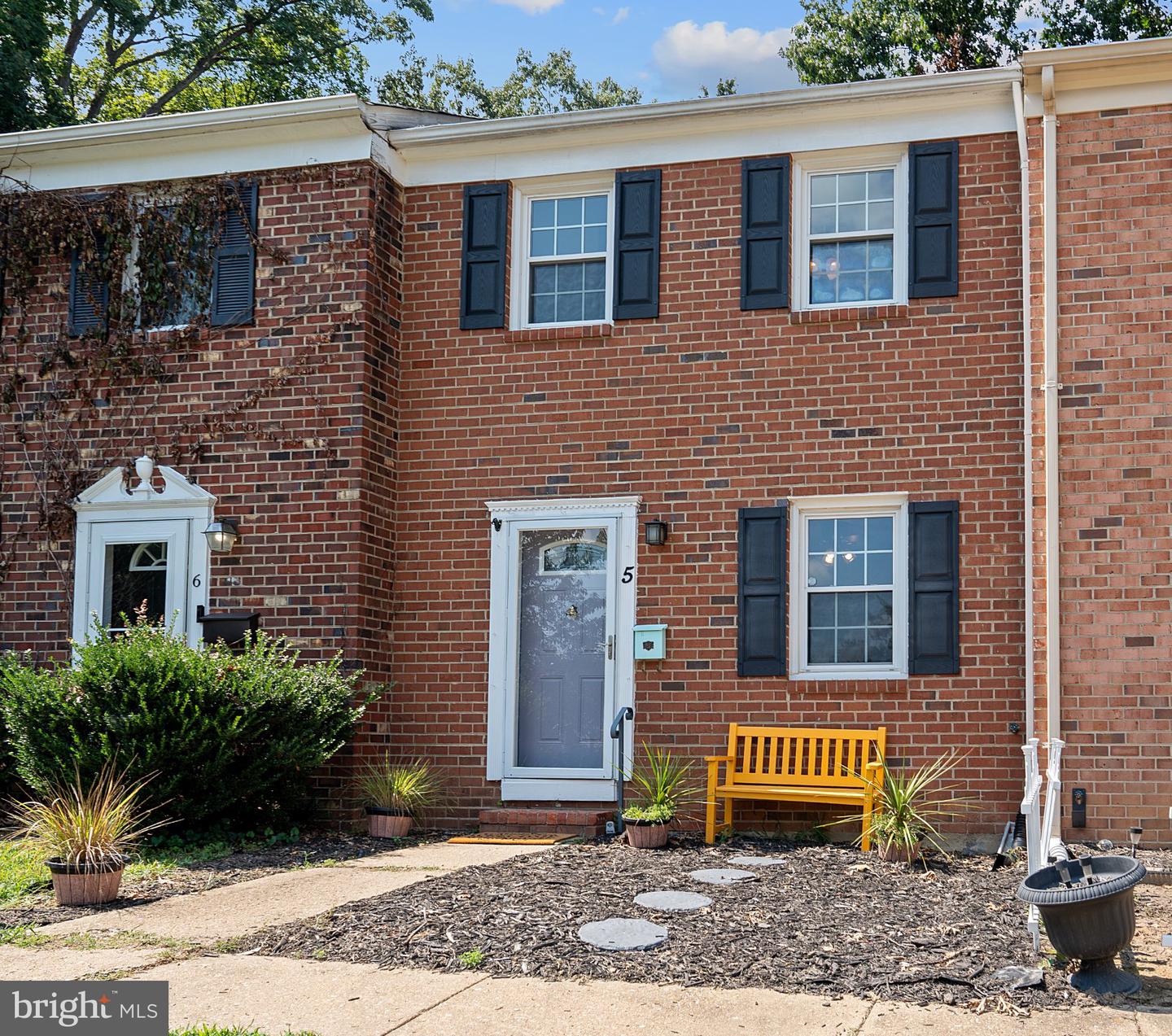 5 BENTLEY CT Property Photo 1