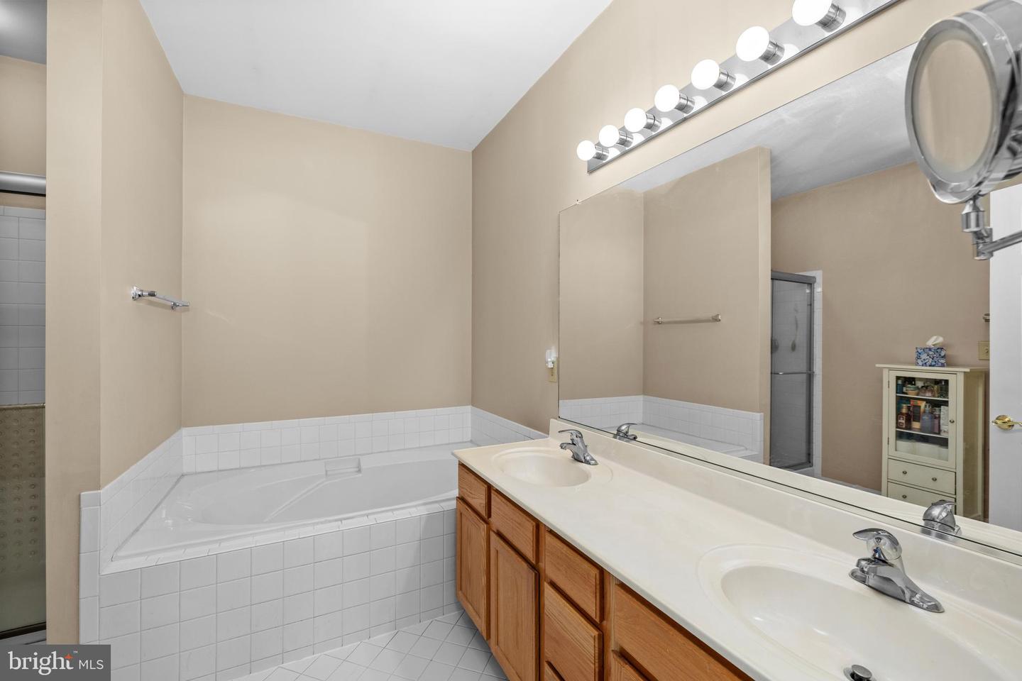 11208 Silversmith Ln Property Photo 25