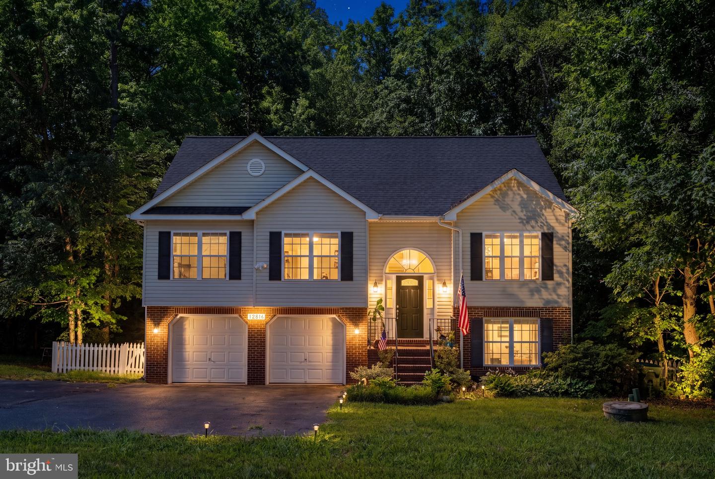 12816 Garrison Ln Property Photo 1