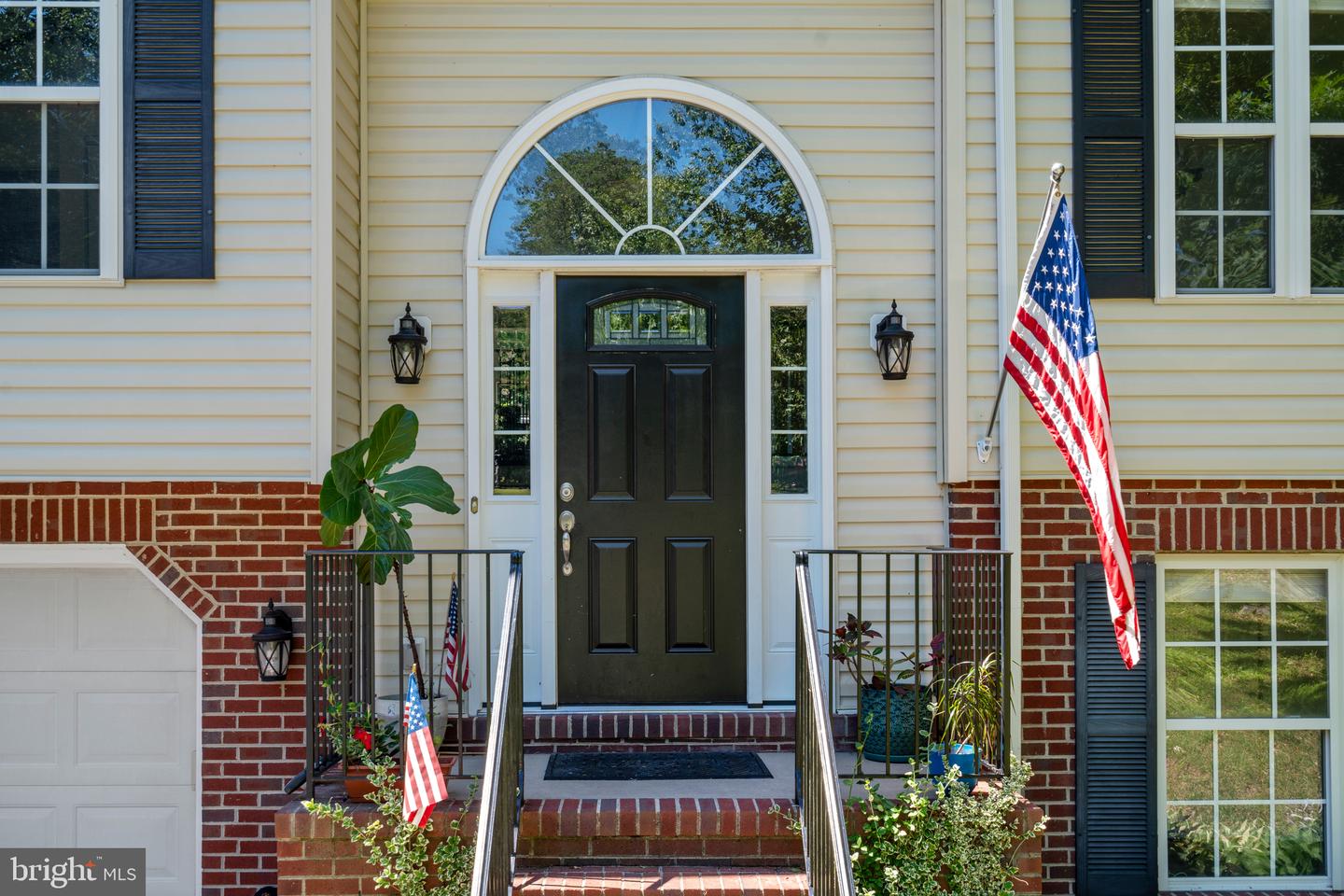 12816 Garrison Ln Property Photo 3