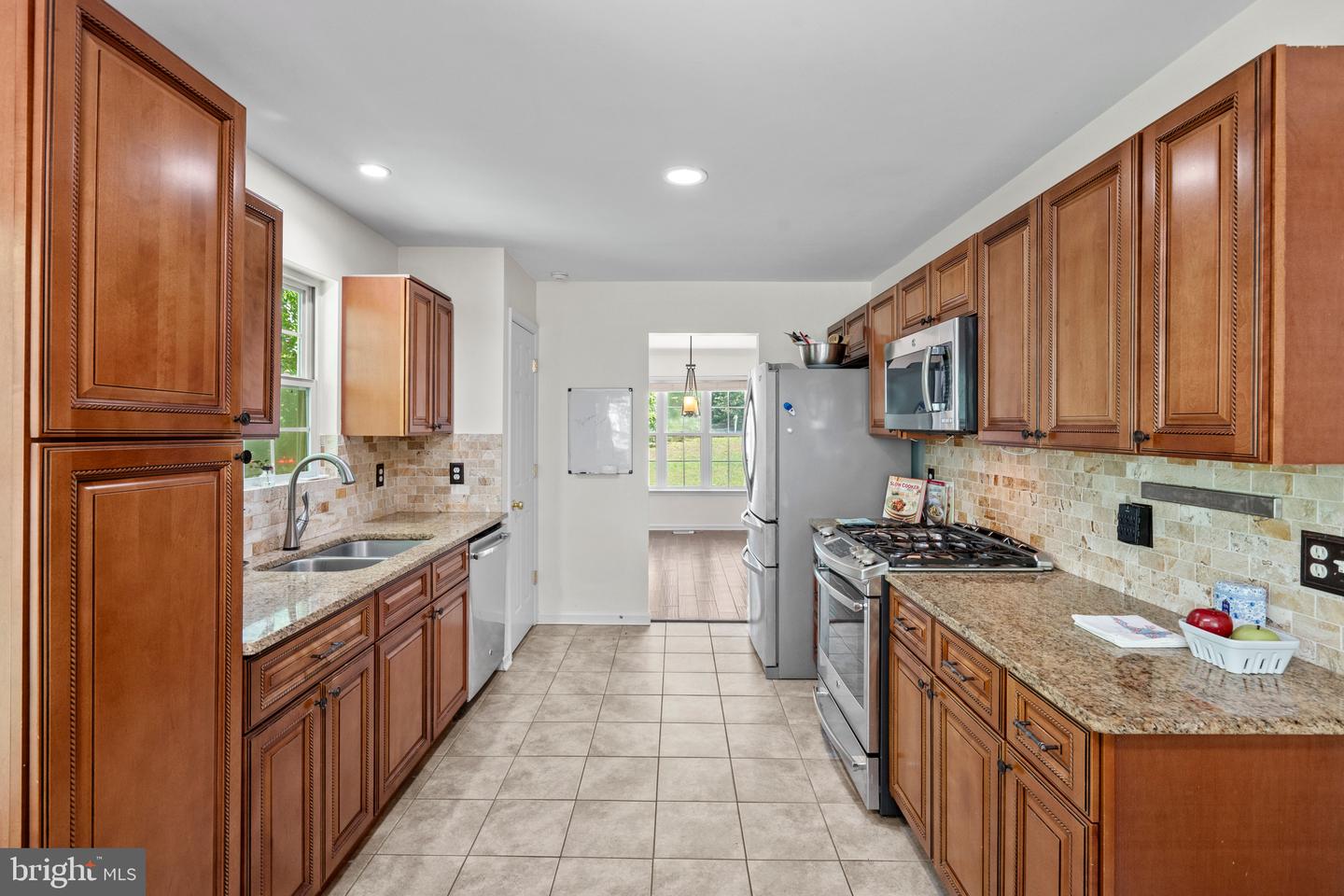 12816 Garrison Ln Property Photo 5