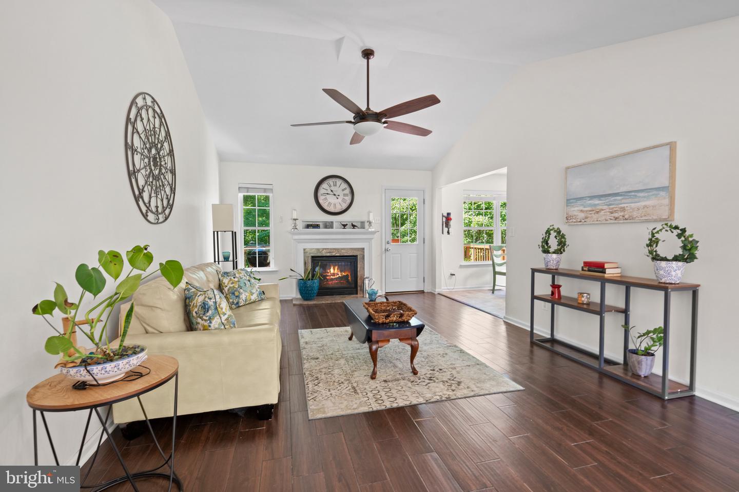 12816 Garrison Ln Property Photo 8