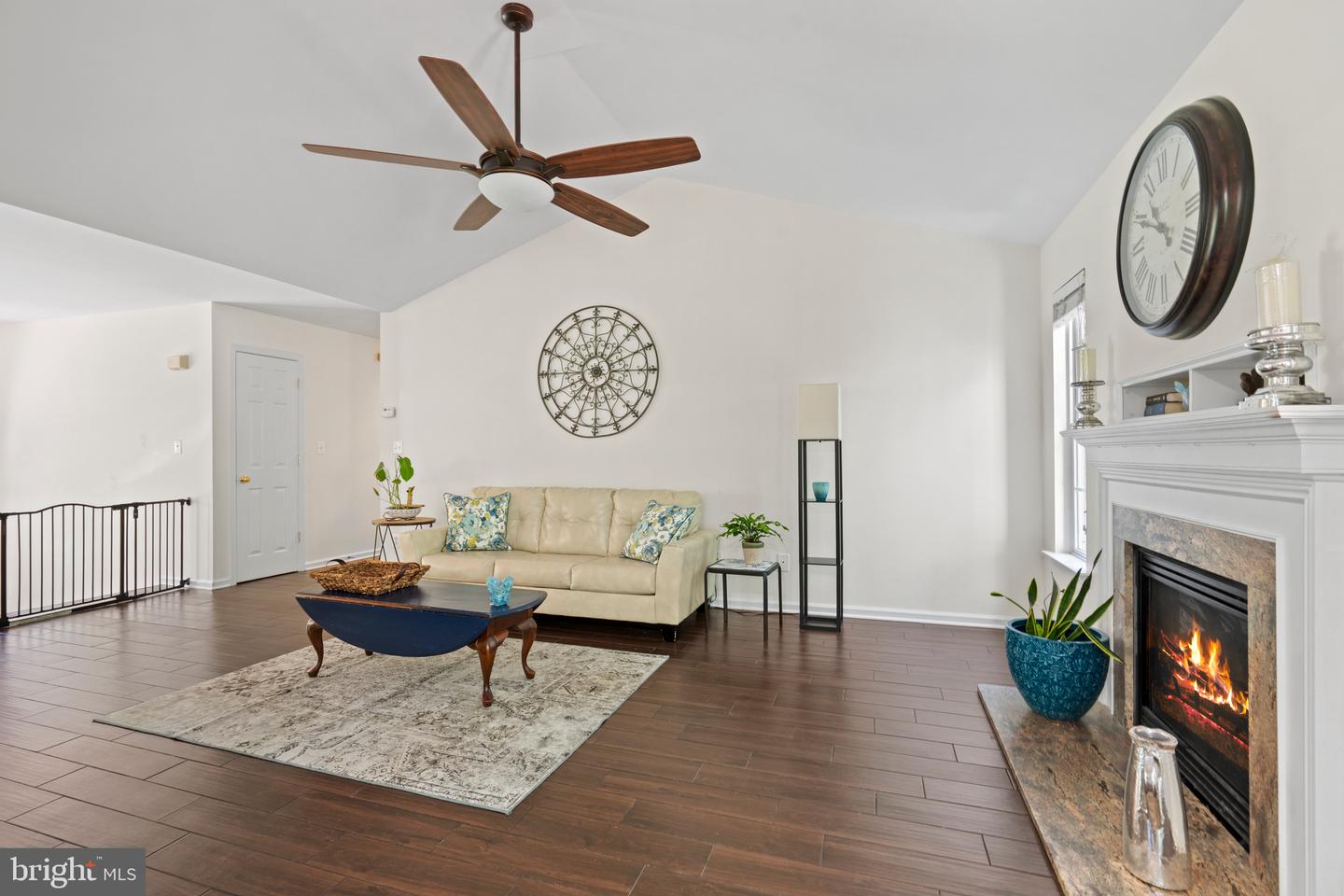 12816 Garrison Ln Property Photo 9