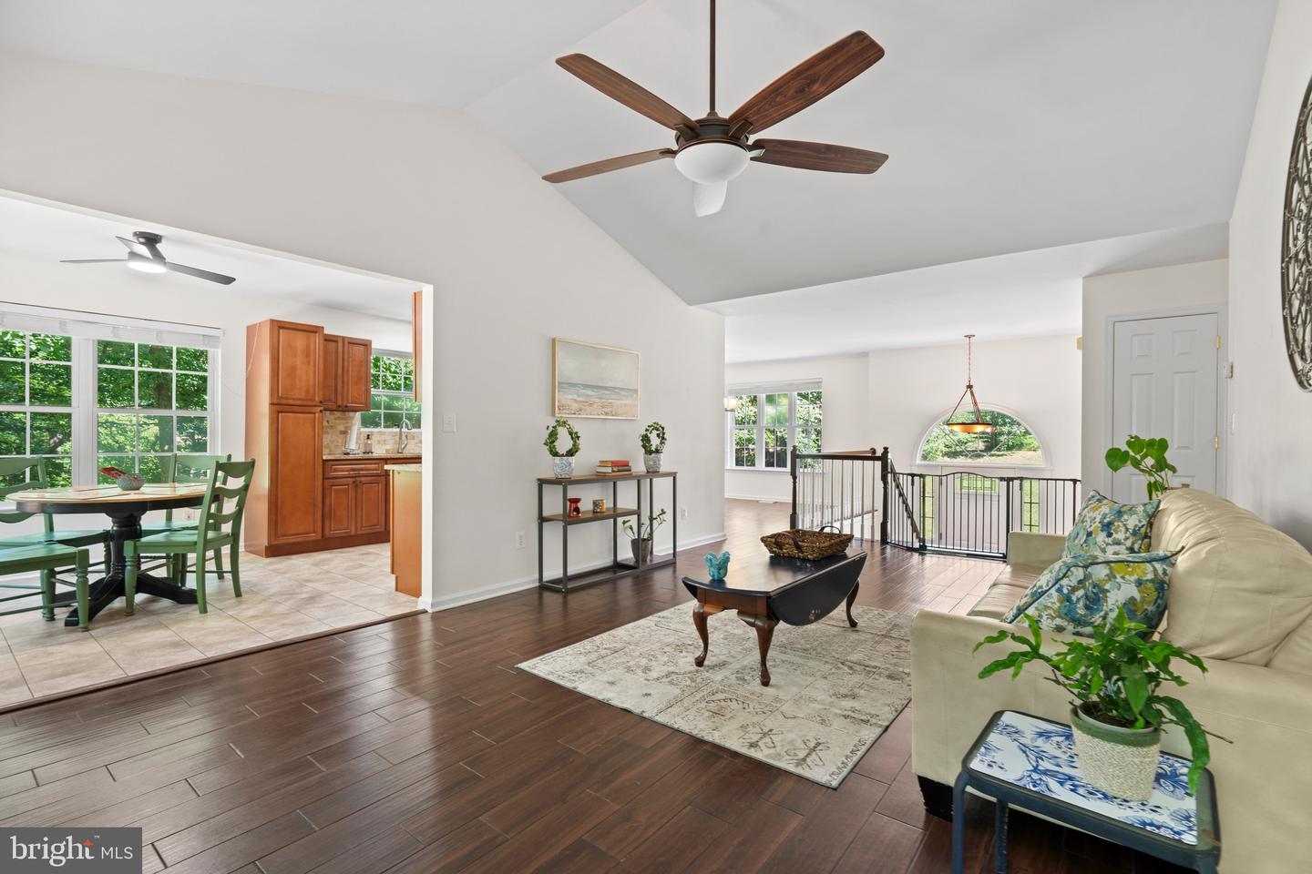 12816 Garrison Ln Property Photo 10