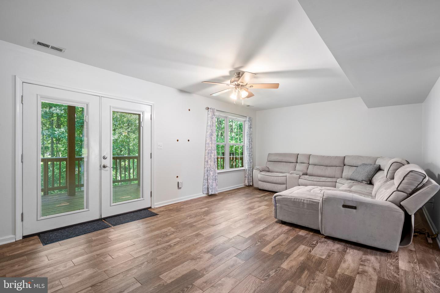 12816 Garrison Ln Property Photo 11