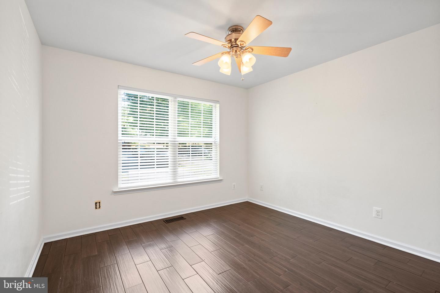 12816 Garrison Ln Property Photo 19