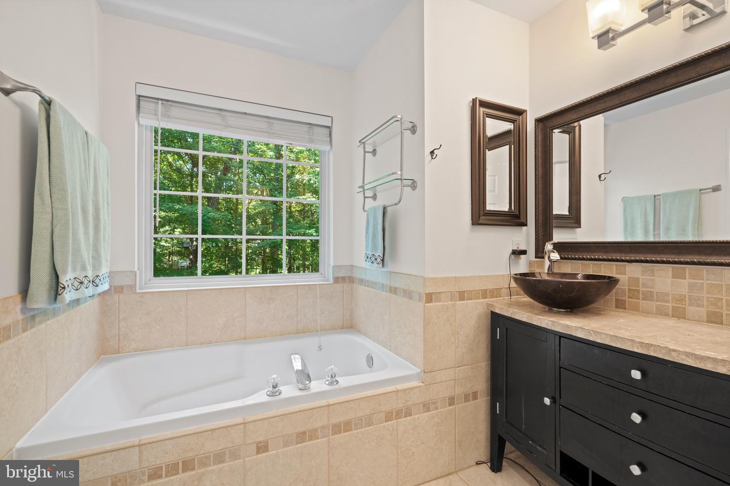 12816 Garrison Ln Property Photo 24