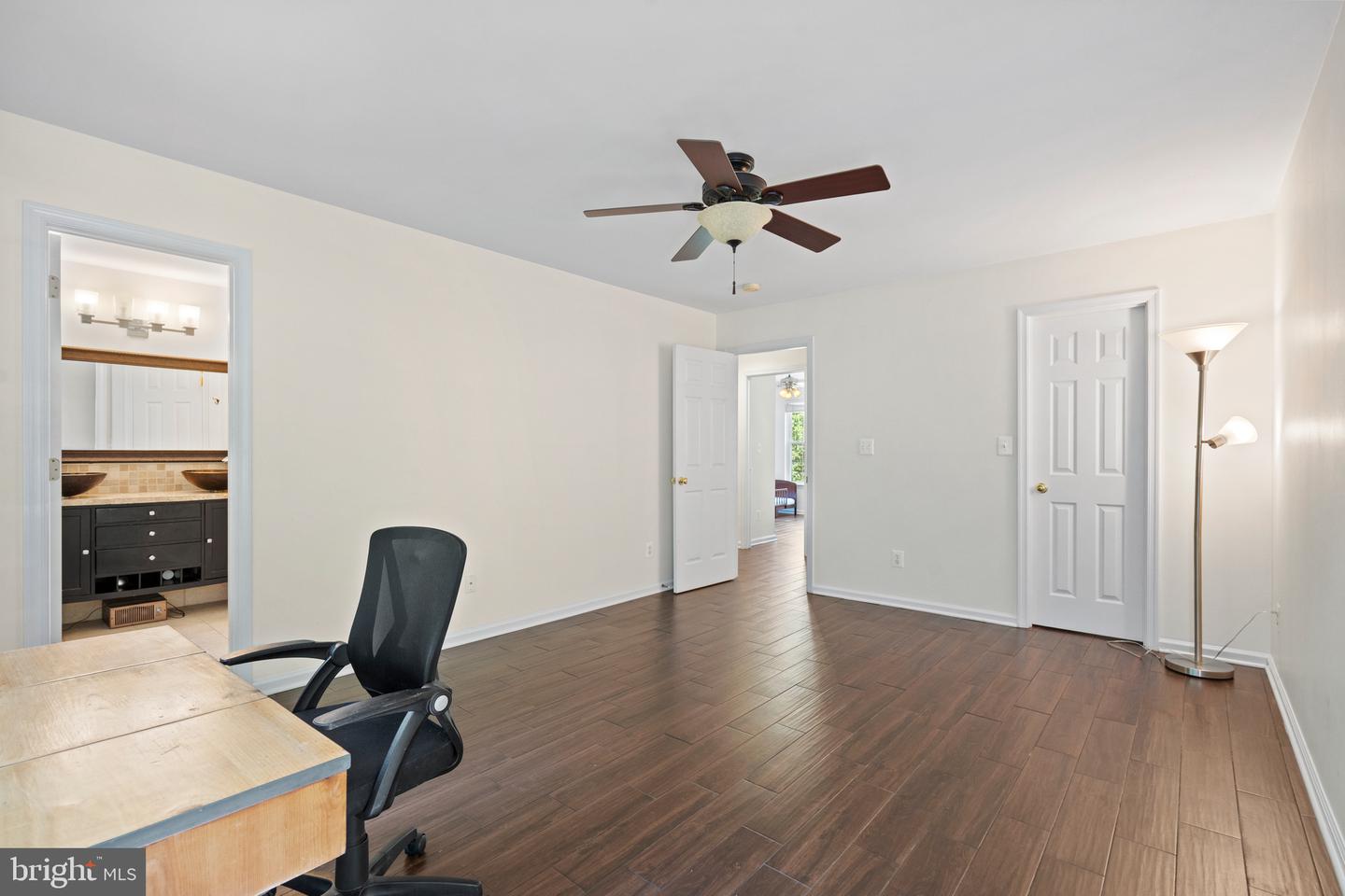 12816 Garrison Ln Property Photo 28