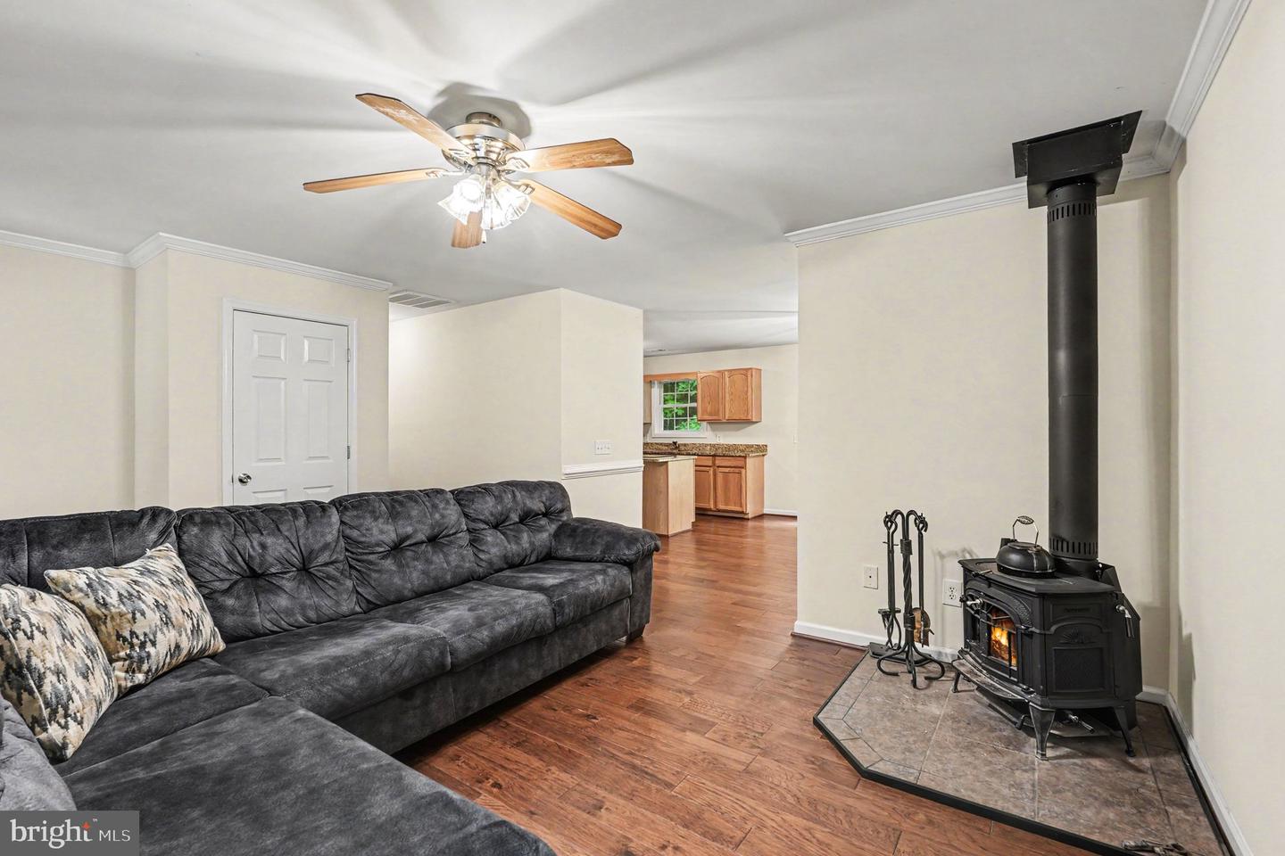 8531 Livingston Ct Property Photo 5
