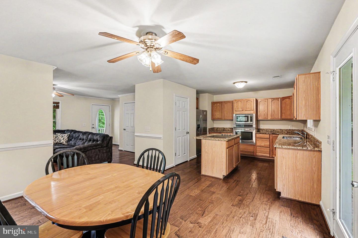 8531 Livingston Ct Property Photo 8
