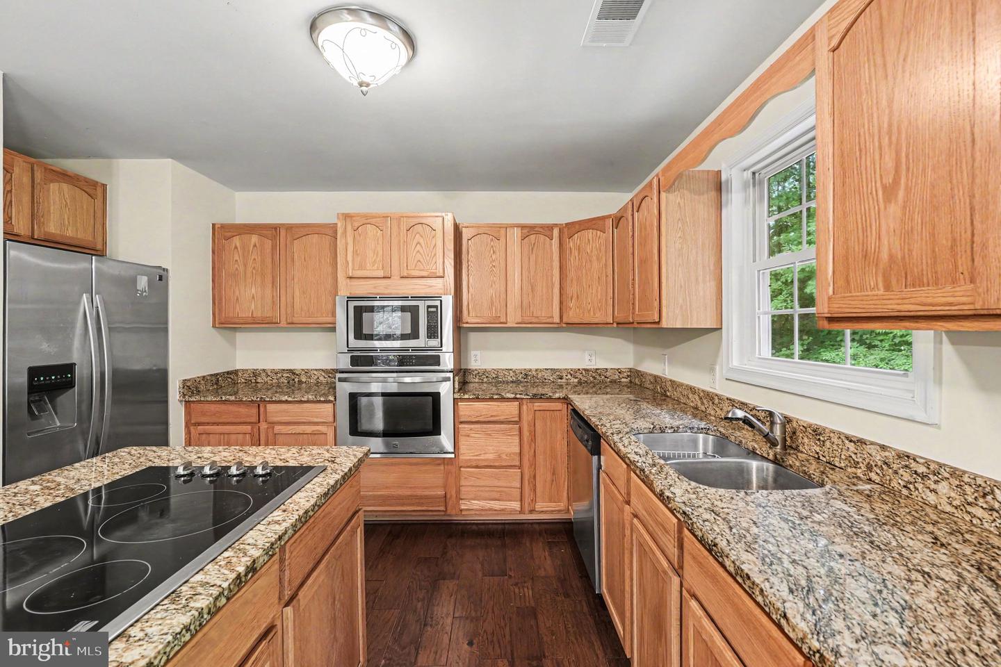 8531 Livingston Ct Property Photo 9